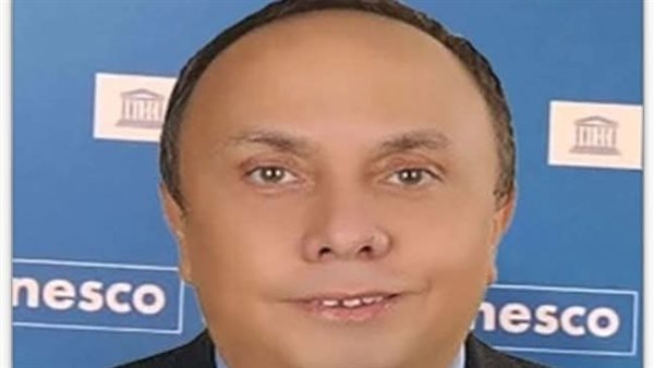 الدكتور عمرو زكريا