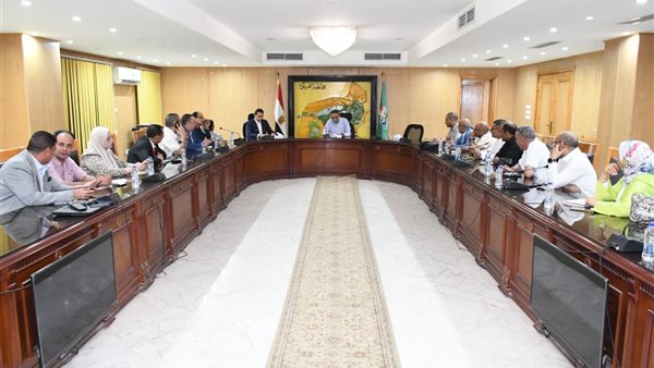 اجتماع محافظ الفيوم