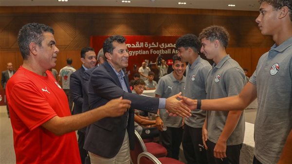 وزير الرياضة يزور