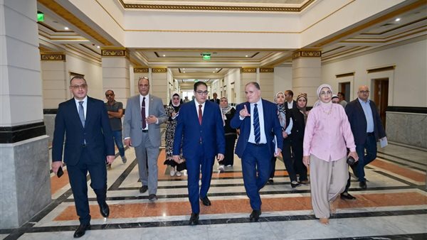 جولة رئيس جامعة القاهرة