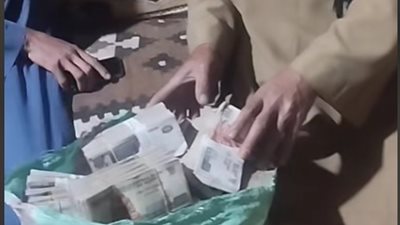 فيديو لأشخاص بشكاير فلوس يثير جدلا واسعا على السوشيال ميديا.. ومتابعون: الناس مش لاقيه تاكل