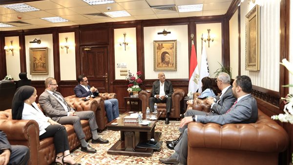 خلال الاجتماع