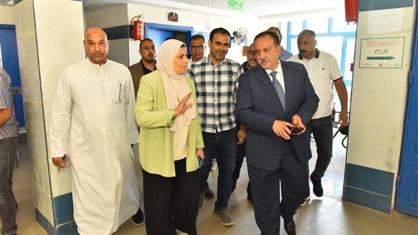 محافظ أسيوط خلال