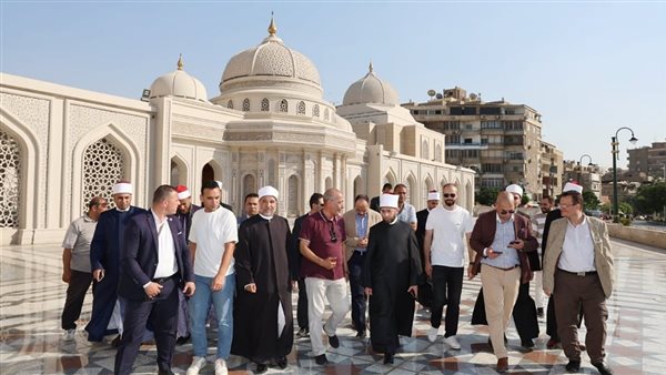 وزير الأوقاف يتفقد