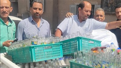 888 زجاجة غير صالحة.. ضبط مصنع ينتج عصائر غير مطابقه للمواصفات بأسيوط|صور