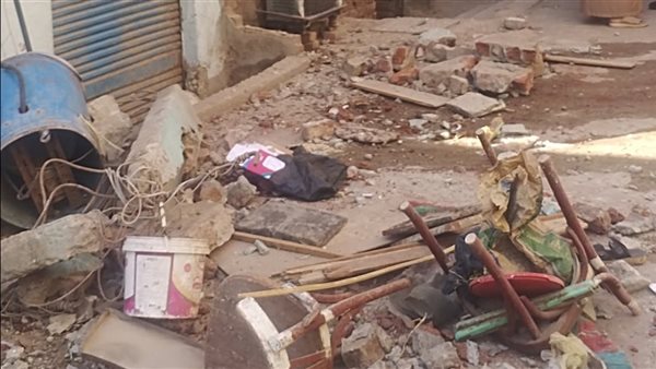 انهيار بلكونة منزل