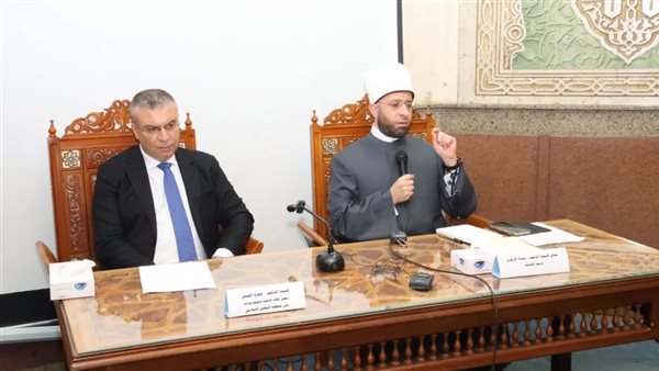 وزير الأوقاف وعمرو