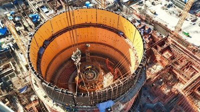 وزير الكهرباء يشهد تحريك وعاء ضغط المفاعل الأول لمحطة الضبعة النووية من روسيا إلى مصر 