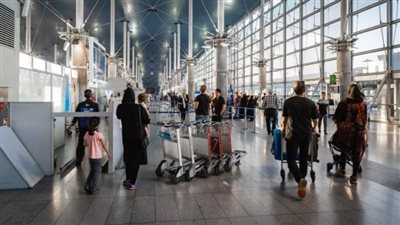 الدكتور خالد منتصر يشكو من احتجازه المتكرر في المطارات بسبب تشابه اسمه مع مطلوب أمني