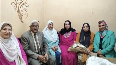 بعد تعرضها لهجوم كلب.. التضامن تكرم رائدة ميدانية في سوهاج وتؤكد: لن نترك أبطالنا وحدهم | صور