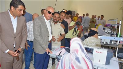 محافظ الأقصر يتفقد مجمع الصناعات الحرفية بقرية الدير ويوجّه بدعمه كمركز للإنتاج وتمكين المرأة