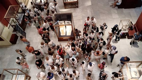 إقبال كبير من السائحين