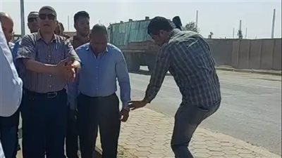  خلال جولة ميدانية بطريق الأوتوستراد.. كسر في الرصيف يثير استياء محافظ الجيزة ويوجه بمحاسبة المقصرين | صور