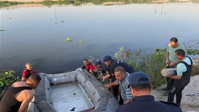 الدفع بـ 12 غطاسا للبحث عن مفقودين في حادث انقلاب سيارة نصف نقل بالبحيرة