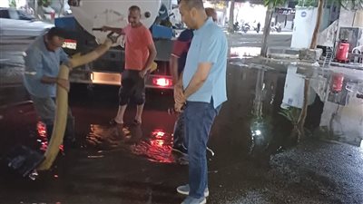 استجابة لشكاوى المواطنين.. رفع انسداد بخط صرف صحي في مدينة بني سويف