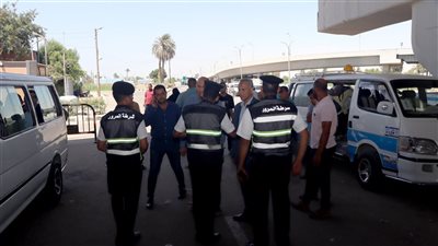 تنفيذًا لتوجيهات المحافظ.. المرور يسحب 8 رخص لامتناع سائقين عن نقل الركاب ببني سويف 