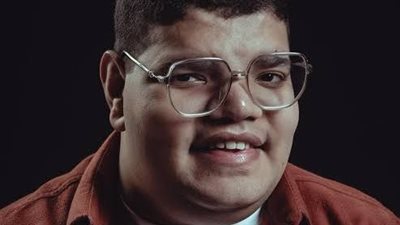 الممثل الشاب عبد الرحمن محمد ينجو من حادث سير