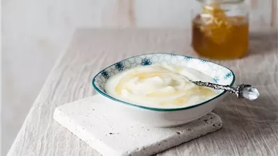 أبرزها الزبادي اليوناني.. أطعمة بروتينية تساعد على تعزيز صحة الجسم 