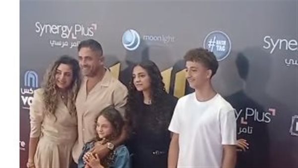 أمير كرارة رفقة زوجته