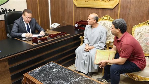 جانب من لقاء محافظ