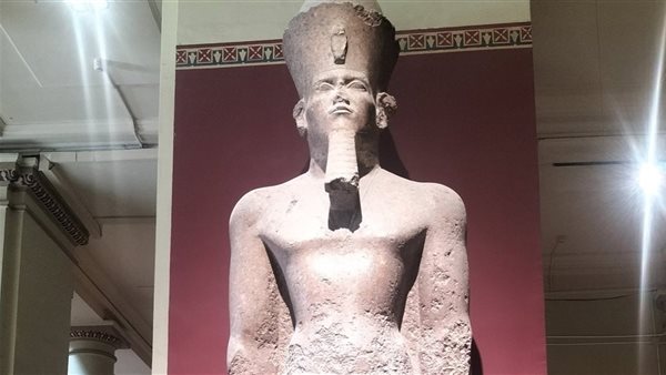 تمثال من الجرانيت