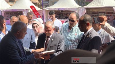 بمشاركة 48 عارضًا.. محافظ بورسعيد يفتتح معرض الكتاب الثامن ويشيد بالتنظيم والمحتوى الثقافي| صور