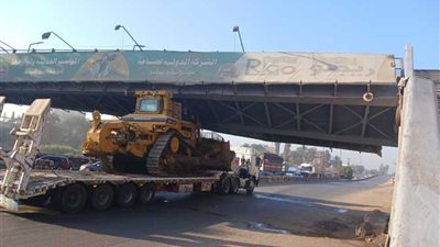 وزارة النقل: اصطدام تريلا بكوبري مشاة طريق بنها لم يتسبب في أضرار سوى للمشاية المعدنية