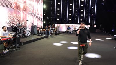 حسام حبيب يُجري البروفة الأخيرة لحفل أحاسيس في جدة