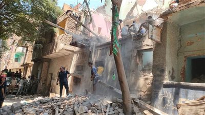محافظ القاهرة: عمال روبابيكيا وراء انهيار عقار مصر القديمة خلال محاولتهم استخراج أخشاب بمحيط العقار