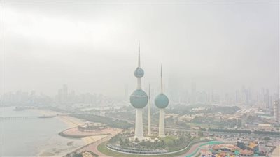الطقس في الكويت اليوم.. تحذيرات من تدني الرؤية الأفقية بسبب الضباب