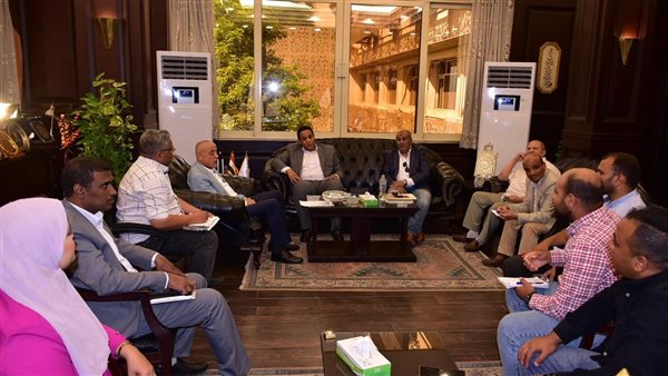 محافظ الأقصر واجتماع