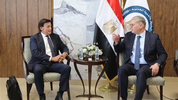 جانب من اجتماع وزير