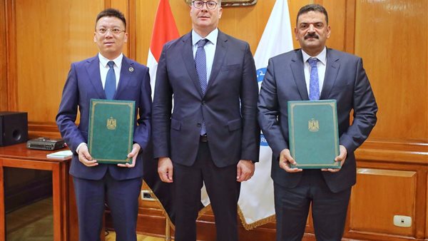 خلال التوقيع