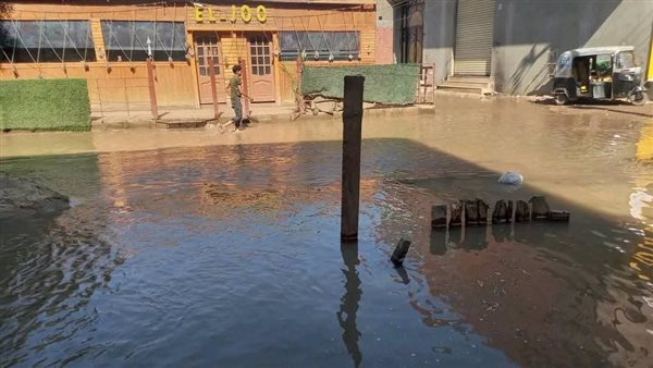 انفجار خط مياه رئيسي