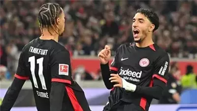 مدرب فرانكفورت: من المحتمل رحيل إيكيتيكي عن الفريق.. سنفتقده مثل عمر مرموش
