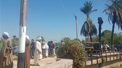 وقع بالتروسيكل في الترعة.. انتشال جثة شاب من ترعة السوهاجية بمركز جهينة 