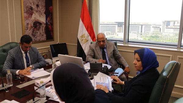 وزير الكهرباء خلال