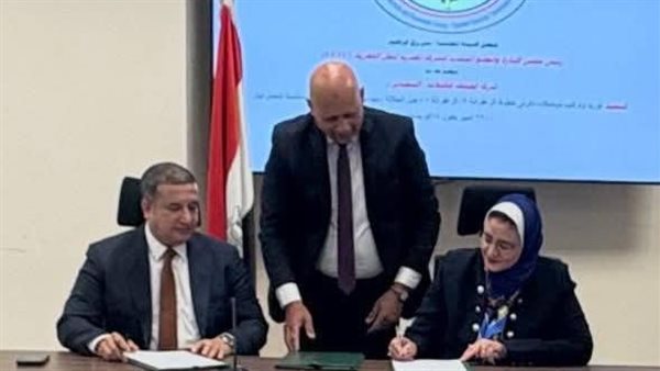 جانب من التوقيع