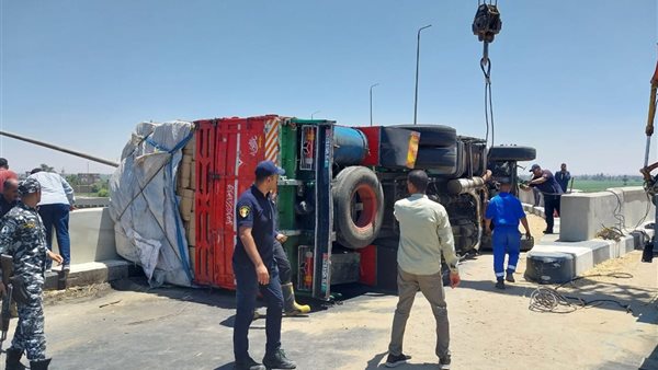 انقلاب سيارة شحن