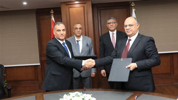 جانب من توقيع البروتوكول