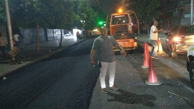 استمرار أعمال الترميم وإعادة الشيء لأصله ورفع كفاءة الشوارع بحي الأزبكية | صور