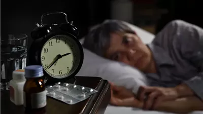 دراسة جديدة تحذر: بعض أنماط النوم قد تزيد خطر الإصابة بالزهايمر