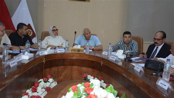 جانب من لقاء محافظ