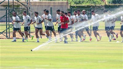 الأهلي يستأنف تدريباته في معسكر تونس.. بيكهام يشارك في المران 