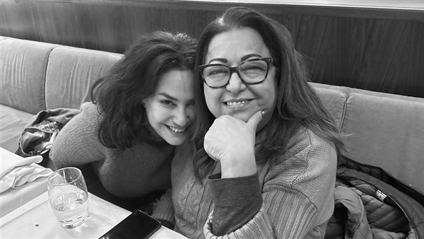 هند صبري ووالدتها