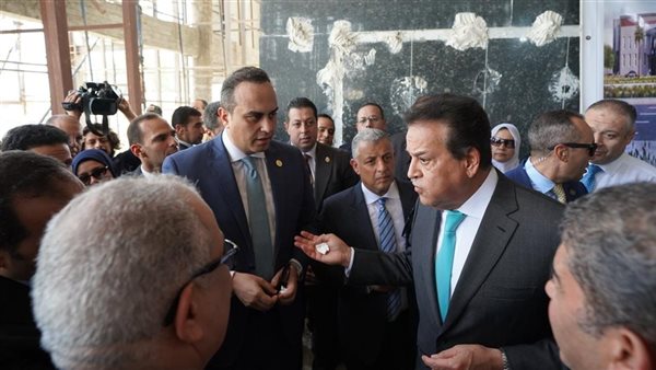 وزير الصحة خلال تفقده