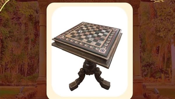  منضدة فريدة من العصر