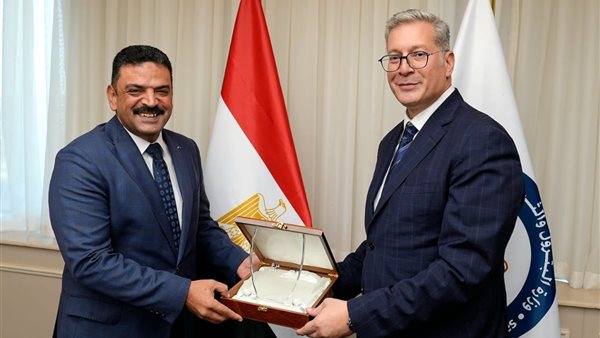  وزير البترول