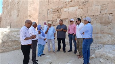 رئيس قطاع الآثار يتابع أعمال الحفائر بموقع أبو صير الأثري | صور