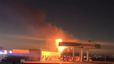 السيطرة على حريق في لافتة محطة وقود بالإسكندرية 